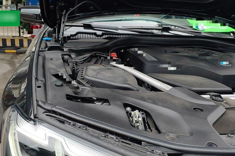 Used BMW 5 Series 2022 525Li Luxury Package Engine Bay Right