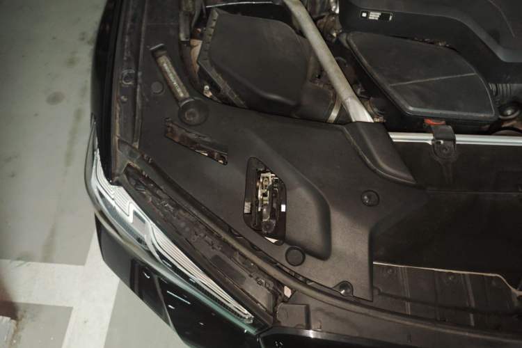 Used BMW 5 Series 2022 Second Facelift 530i M Sport Package Engine Bay Right