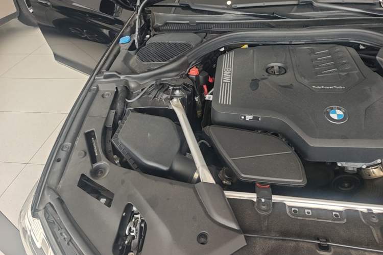 Used BMW 5 Series 2022 Restyled 525Li Luxury Package Engine Bay Right