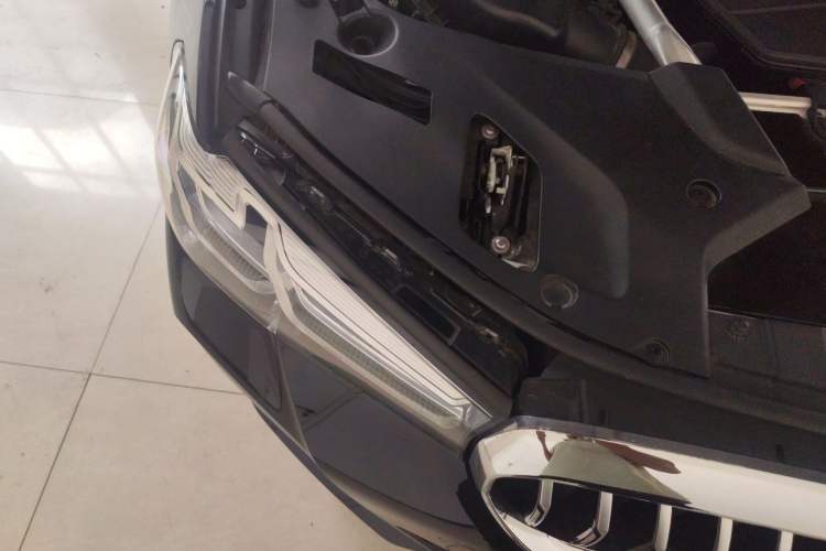 Used BMW 5 Series 2022 Second Facelift 530Li Luxury Version M Sport Package Engine Bay Right