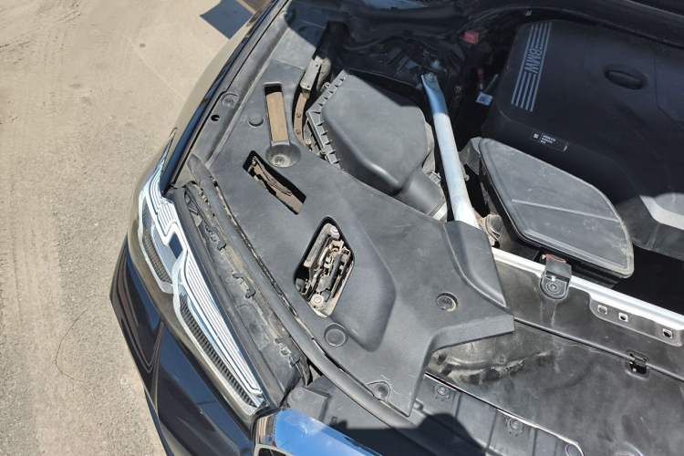 Used BMW 5 Series 2022 525Li M Sport Package Engine Bay Right