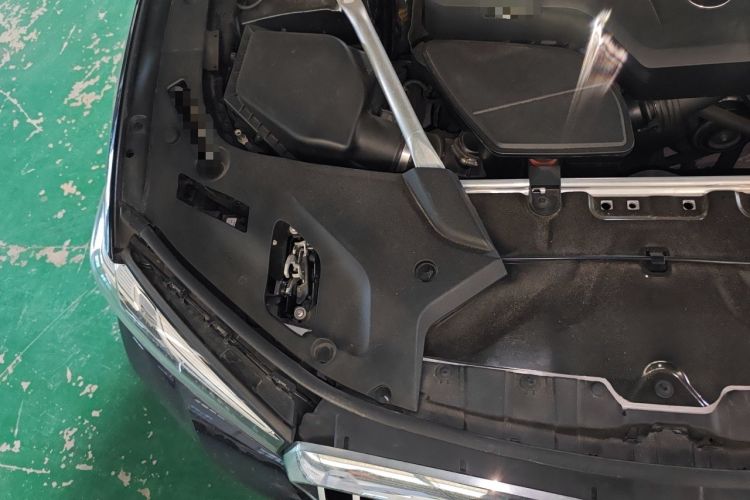 Used BMW 5 Series 2022 Second Facelift 530Li Luxury Version M Sport Package Engine Bay Right