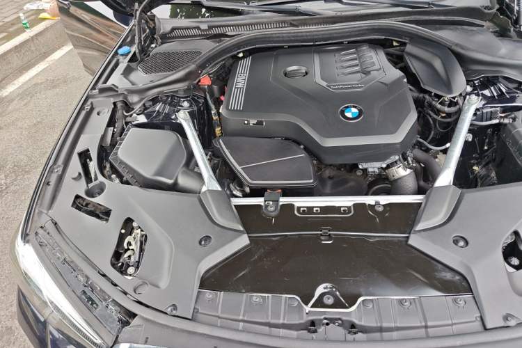 Used BMW 5 Series 2022 525Li M Sport Package Engine Bay Right