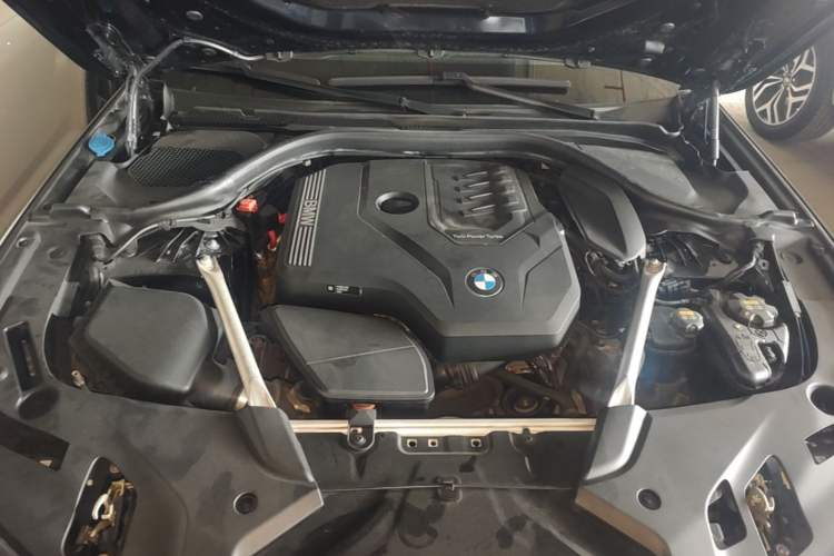 Used BMW 5 Series 2022 Second Facelift 530Li Luxury Version M Sport Package Engine Bay