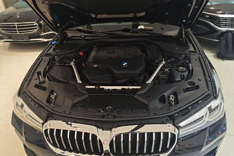 Used BMW 5 Series 2022 Second Facelift 530Li xDrive M Sport Package Engine Bay