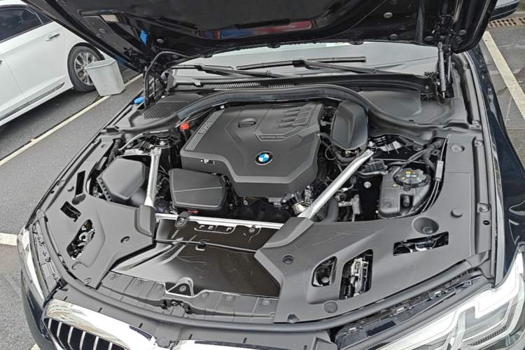 Used BMW 5 Series 2022 Second Facelift 525Li Luxury Package Engine Bay