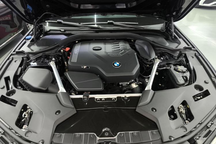 Used BMW 5 Series 2022 Second Facelift 525Li Luxury Package Engine Bay