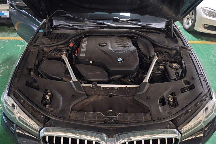 Used BMW 5 Series 2022 Second Facelift 530Li Luxury Version M Sport Package Engine Bay
