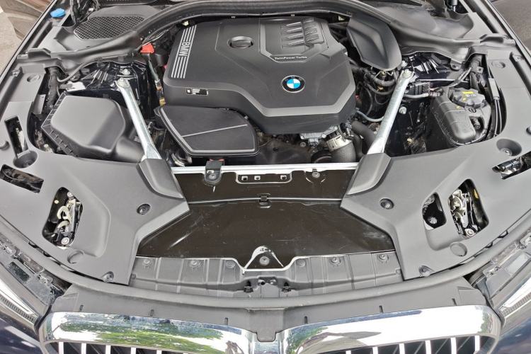 Used BMW 5 Series 2022 525Li M Sport Package Engine Bay