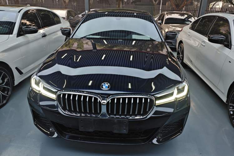 Used BMW 5 Series 2022 Restyled 525Li M Sport Package Exterior 1