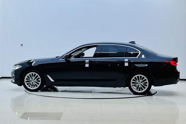 Used BMW 5 Series 2022 Restyled 525Li Luxury Package Exterior 2