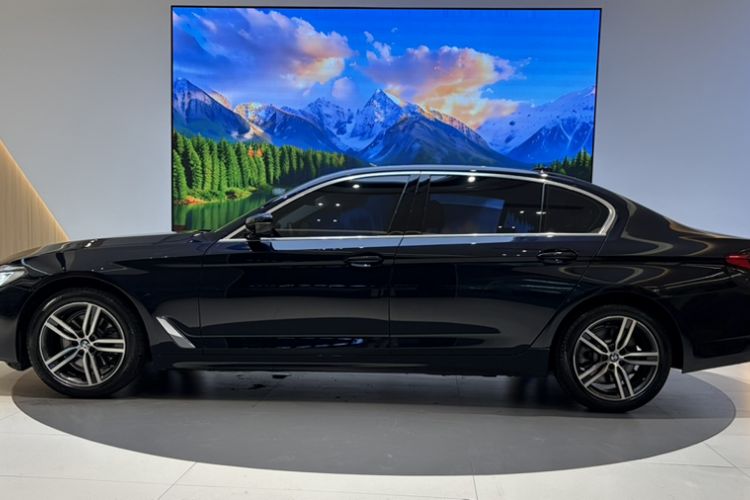 Used BMW 5 Series 2022 Restyled 525Li Luxury Package Exterior 2