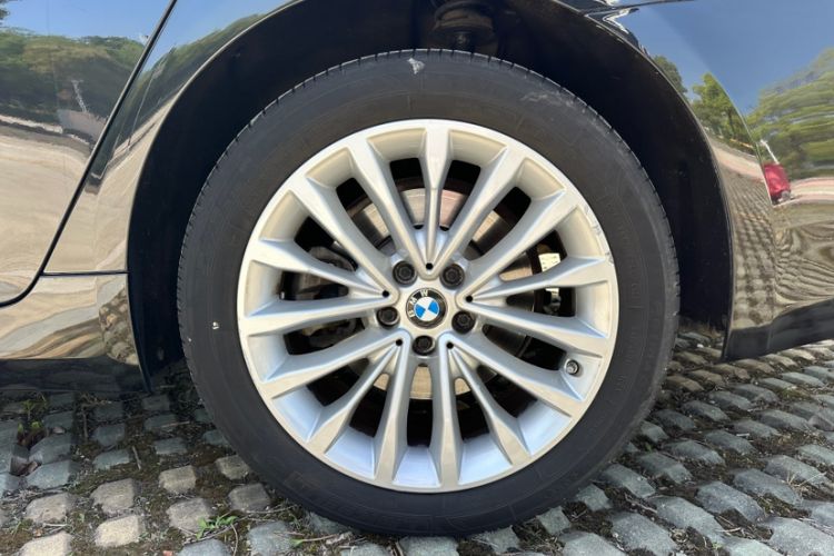 Used BMW 5 Series 2022 Second Facelift 525Li Luxury Package Exterior 2