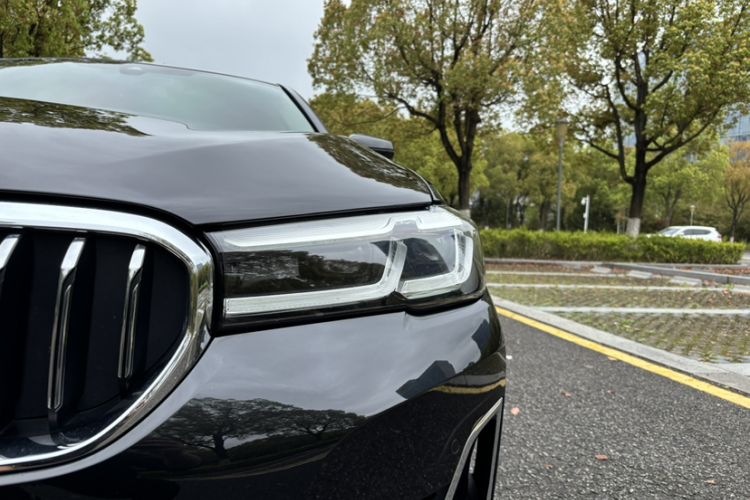 Used BMW 5 Series 2022 Second Facelift 525Li Luxury Package Exterior 2