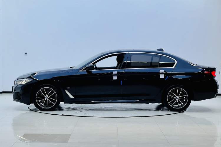 Used BMW 5 Series 2022 Second Facelift 525Li M Sport Package Exterior 2