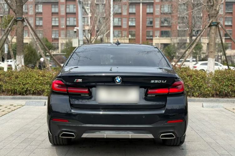Used BMW 5 Series 2022 Restyled 530Li Leading Edition M Sport Package Exterior 3