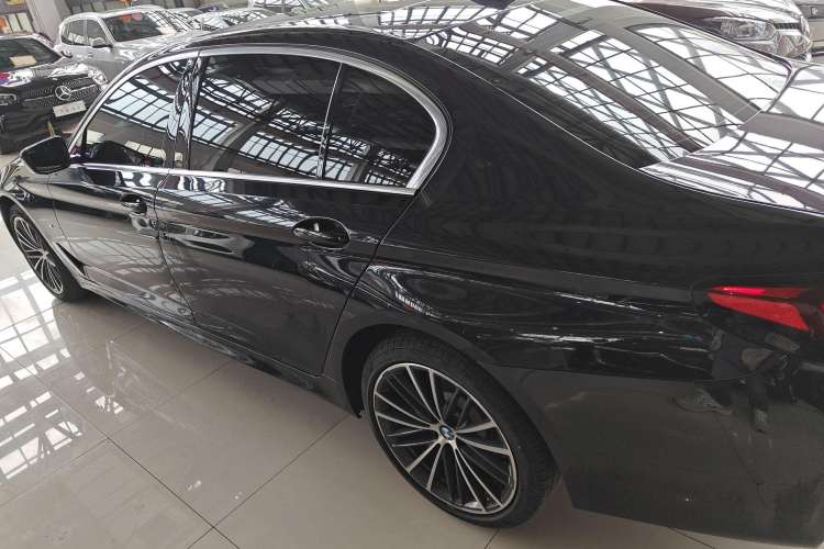 Used BMW 5 Series 2022 Second Facelift 530Li Leading Edition M Sport Package Exterior 3