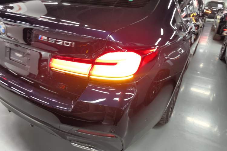 Used BMW 5 Series 2022 Second Facelift 525i M Sport Package Exterior 3