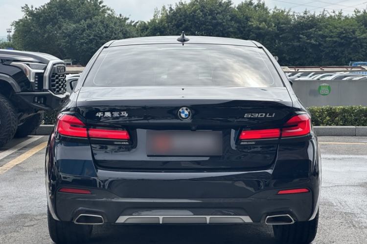 Used BMW 5 Series 2022 Second Facelift 530Li Luxury Version M Sport Package Exterior 3