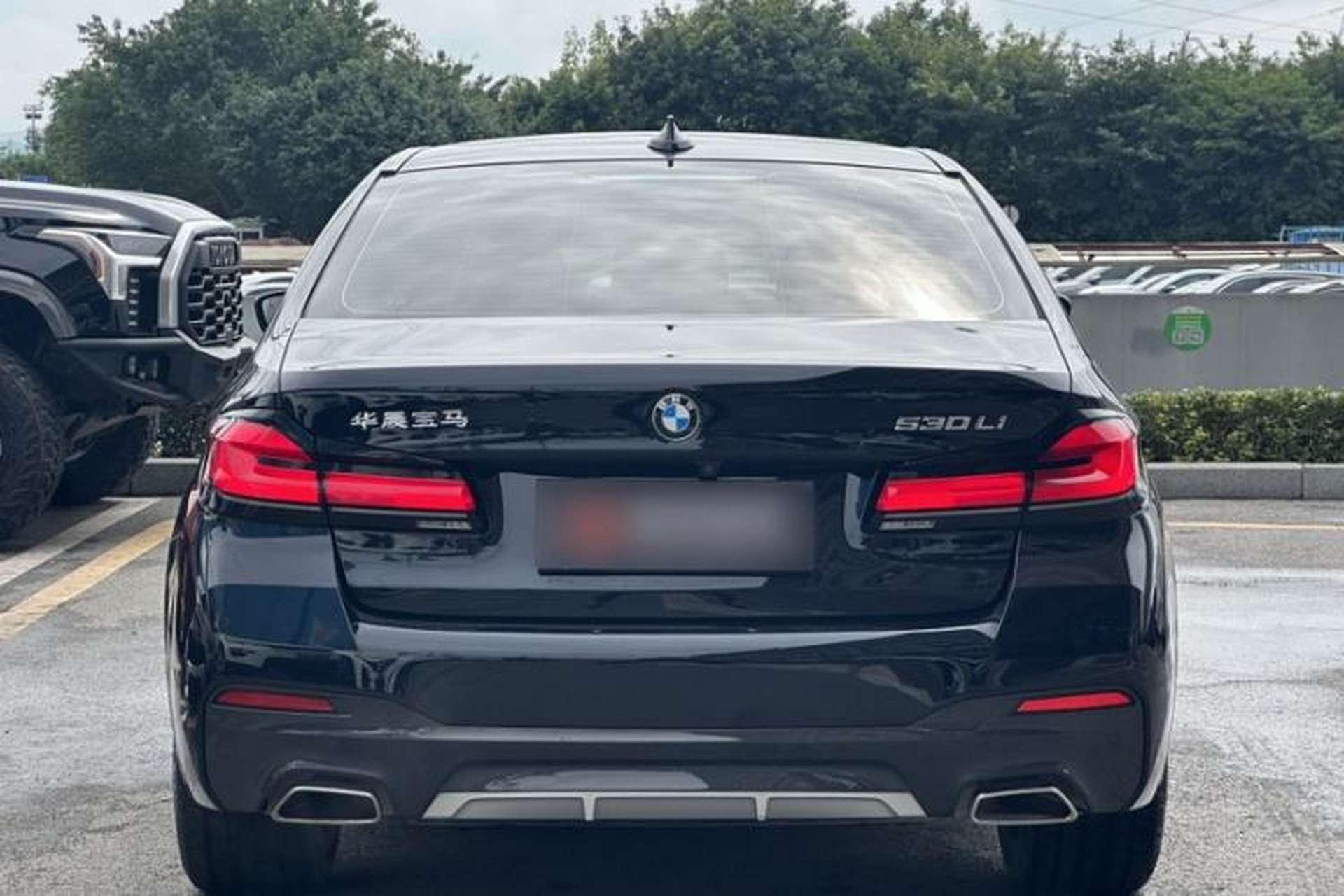 Used BMW 5 Series 2022 Second Facelift 530Li Luxury Version M Sport Package Exterior 3