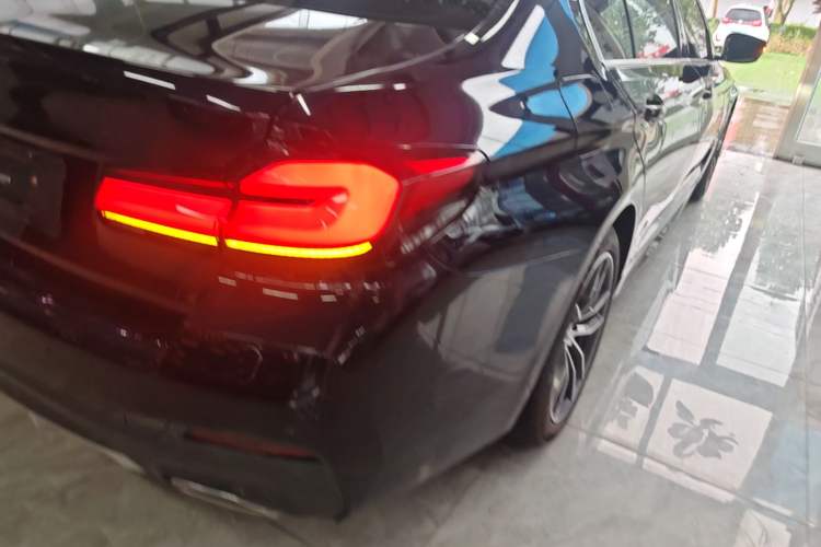 Used BMW 5 Series 2022 Restyled 525Li M Sport Package Exterior 3