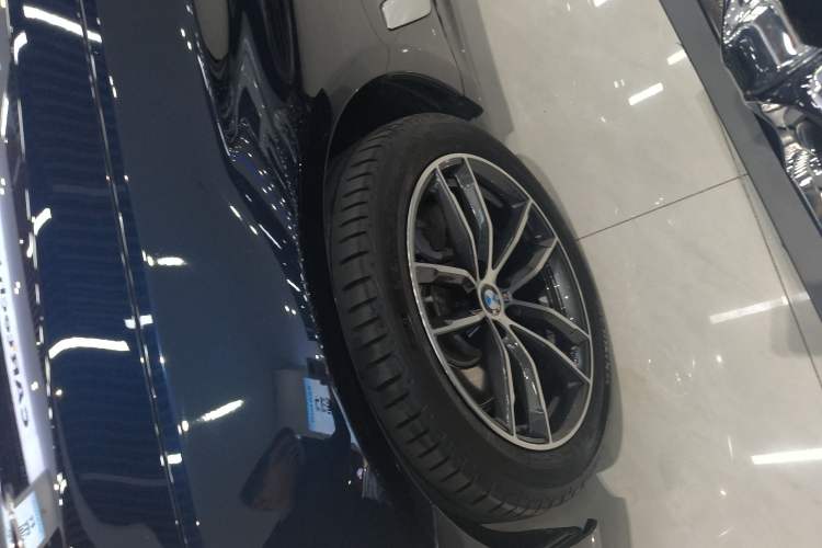 Used BMW 5 Series 2022 Restyled 525Li M Sport Package Exterior 3