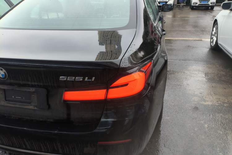 Used BMW 5 Series 2022 Second Facelift 525Li Luxury Package Exterior 3