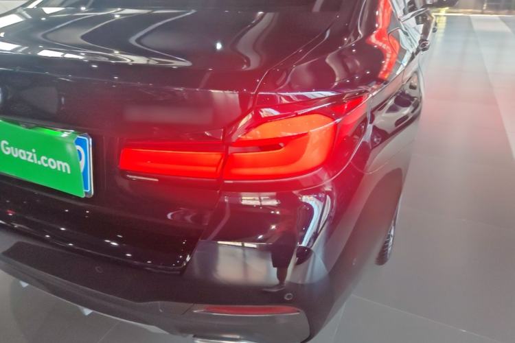 Used BMW 5 Series 2022 Second Facelift 530Li Luxury Version M Sport Package Exterior 3