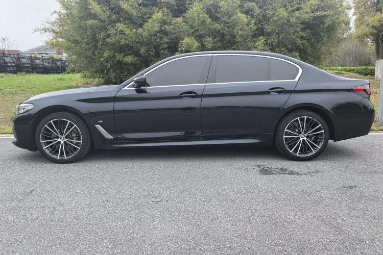 Used BMW 5 Series 2022 Restyled 530Li Leading Edition M Sport Package Exterior 3