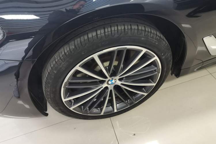 Used BMW 5 Series 2022 Restyled 530Li Leading Edition M Sport Package Exterior 3