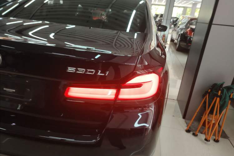 Used BMW 5 Series 2022 Restyled 530Li Leading Edition M Sport Package Exterior 3