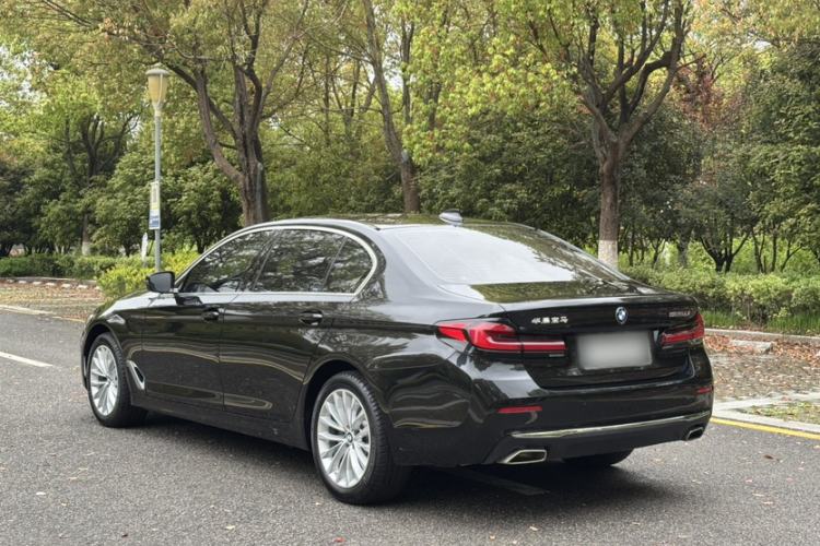 Used BMW 5 Series 2022 Second Facelift 525Li Luxury Package Exterior 3