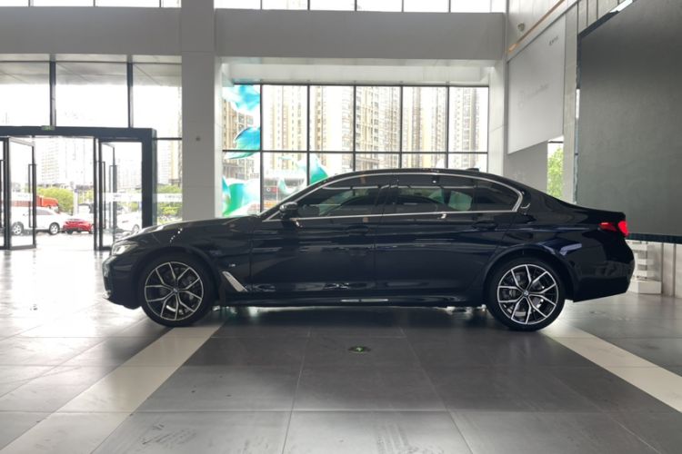 Used BMW 5 Series 2022 Second Facelift 530Li Luxury Version M Sport Package Exterior 3