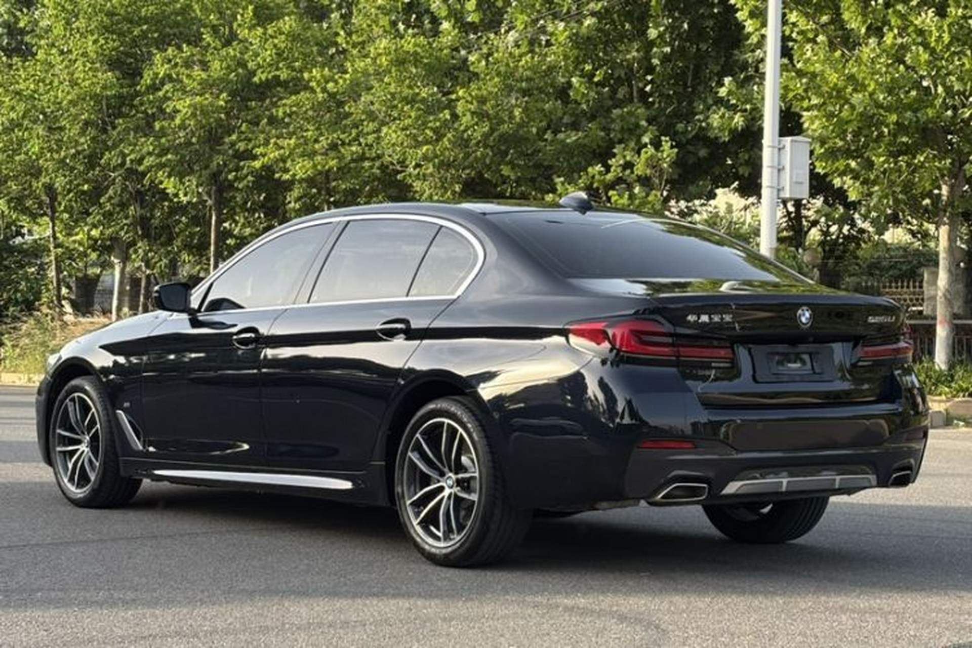 Used BMW 5 Series 2022 Restyled 525Li M Sport Package Exterior 4