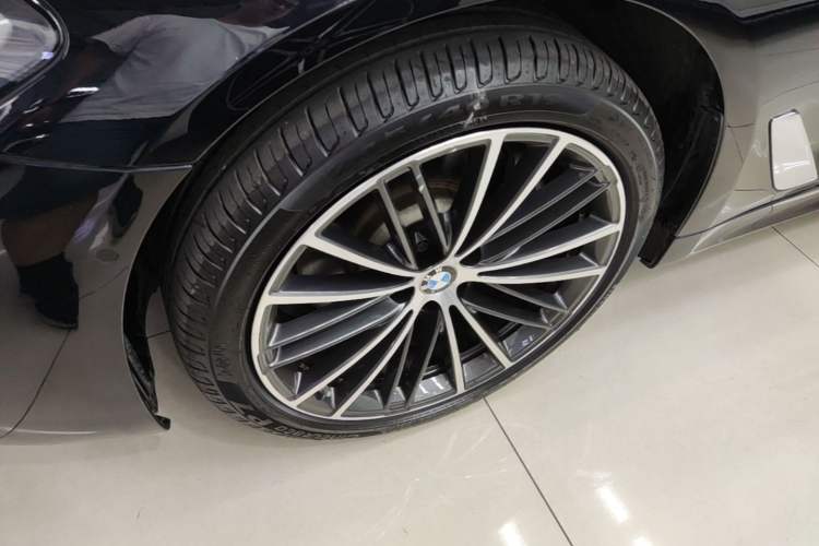Used BMW 5 Series 2022 Second Facelift 530Li Leading Edition M Sport Package Exterior 4
