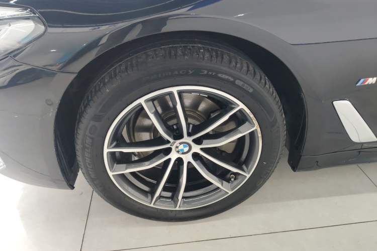 Used BMW 5 Series 2022 Restyled 525Li M Sport Package Exterior 4