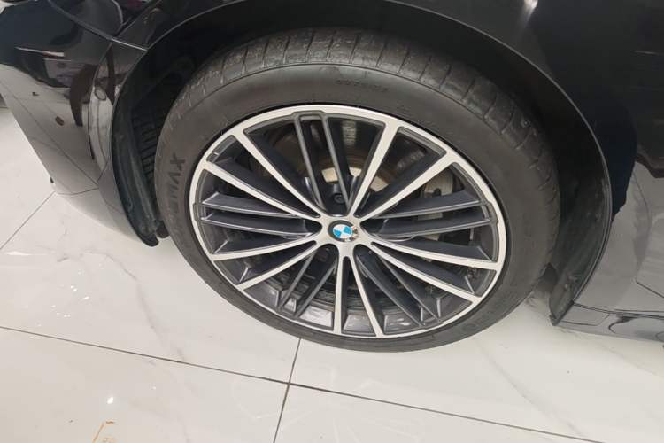 Used BMW 5 Series 2022 Restyled 530Li Leading Edition M Sport Package Exterior 4
