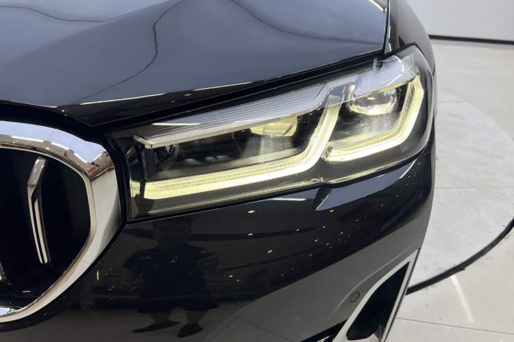 Used BMW 5 Series 2022 Restyled 525Li Luxury Package Exterior 4