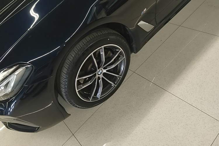 Used BMW 5 Series 2022 Restyled 525Li M Sport Package Exterior 4