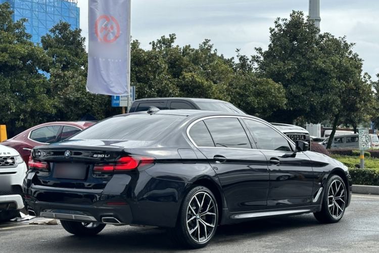 Used BMW 5 Series 2022 Second Facelift 530Li Luxury Version M Sport Package Exterior 4