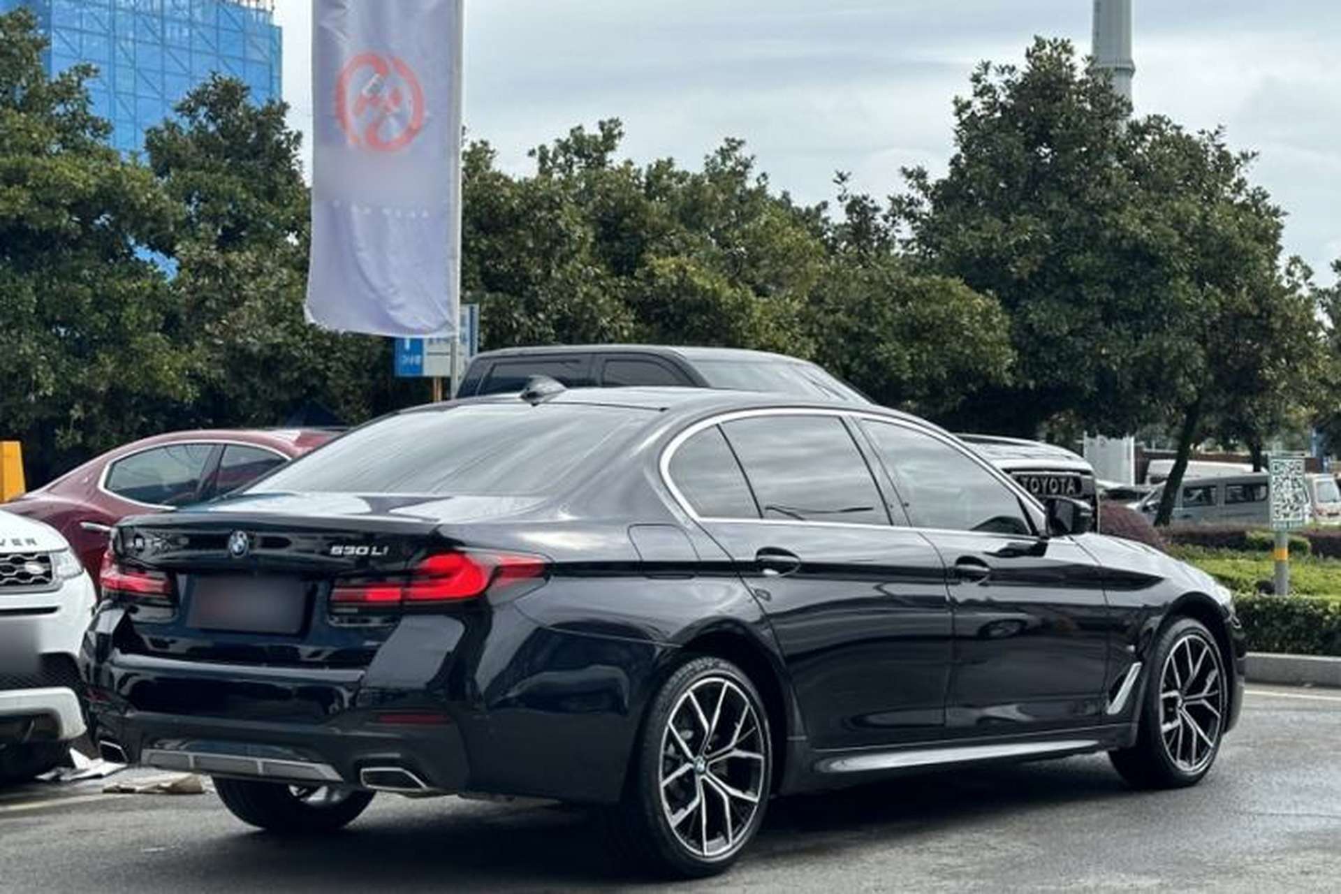 Used BMW 5 Series 2022 Second Facelift 530Li Luxury Version M Sport Package Exterior 4