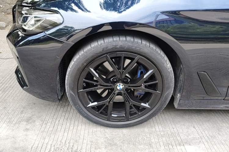 Used BMW 5 Series 2022 Second Facelift 530i Sport Line with M Sport Package Exterior 4