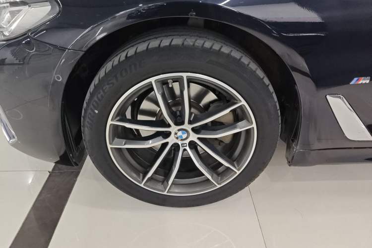 Used BMW 5 Series 2022 Second Facelift 525Li M Sport Package Exterior 4