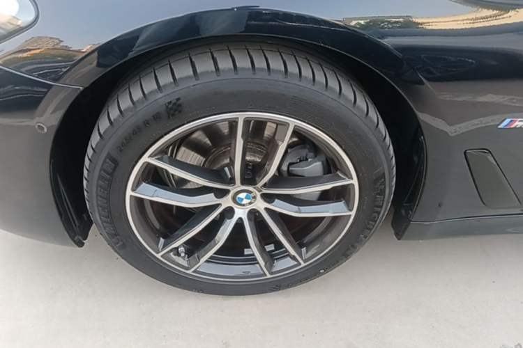 Used BMW 5 Series 2022 Second Facelift 525i M Sport Package Exterior 4