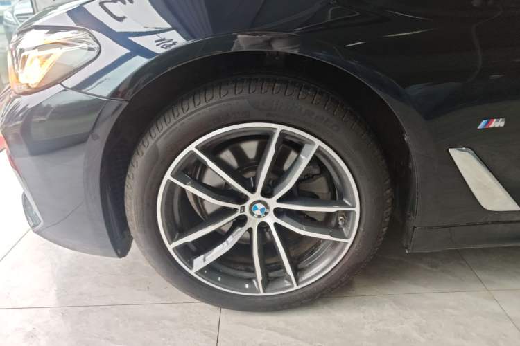 Used BMW 5 Series 2022 Restyled 525Li M Sport Package Exterior 4
