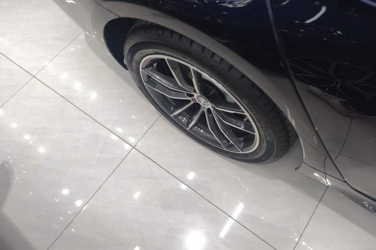 Used BMW 5 Series 2022 Restyled 525Li M Sport Package Exterior 4