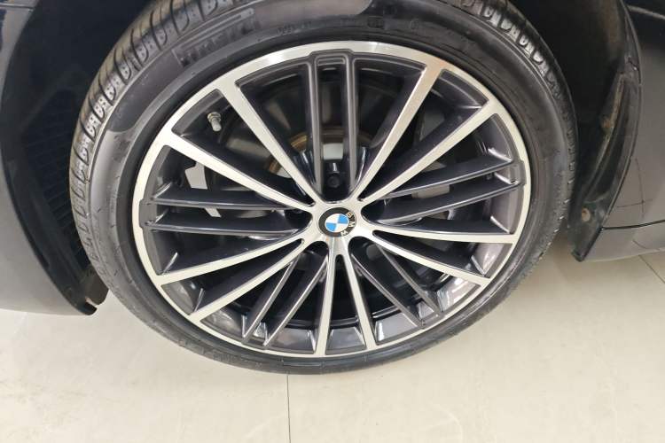 Used BMW 5 Series 2022 Restyled 530Li Leading Edition M Sport Package Exterior 4