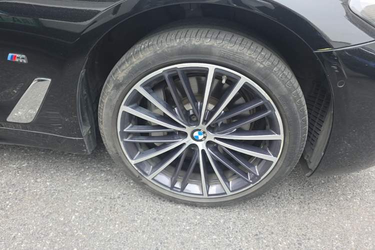 Used BMW 5 Series 2022 530Li Leading Model M Sport Package Exterior 4