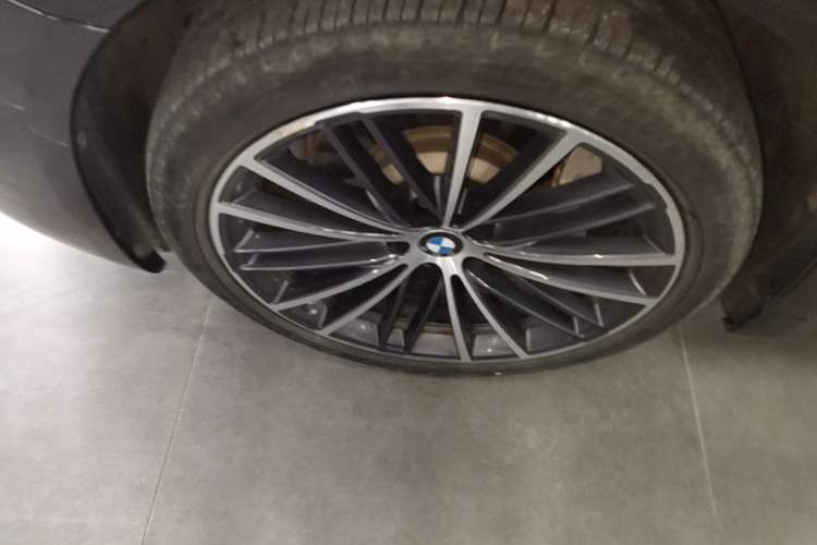 Used BMW 5 Series 2022 Second Facelift 530Li Leading Edition M Sport Package Exterior 4