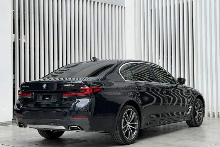 Used BMW 5 Series 2022 Restyled 525Li M Sport Package Exterior 4